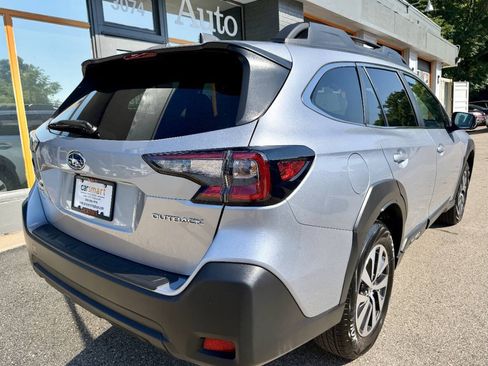 Used 2025 Subaru Outback Premium AWD/4WD image 11