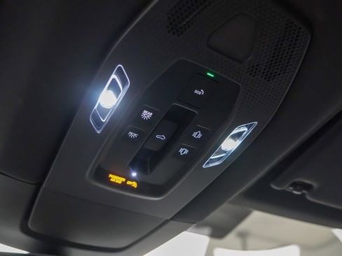 Used 2025 Porsche Macan 4 Electric image 28