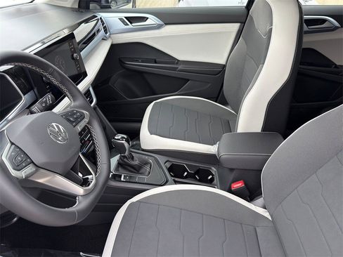 New 2026 Volkswagen Taos SE image 11