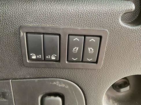 Used 2017 Chevrolet Suburban Premier AWD/4WD image 18