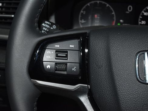 Used 2026 Honda Odyssey Touring image 9