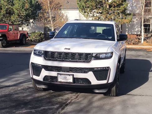New 2026 Jeep Grand Cherokee Limited w/ Limited Altitude Package AWD/4WD image 4