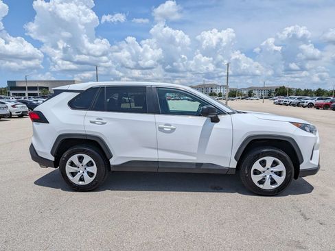 Used 2022 Toyota RAV4 LE FWD image 4