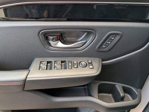 Used 2025 Honda Pilot TrailSport image 25