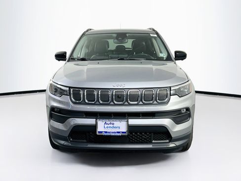 Used 2022 Jeep Compass Latitude w/ Sun and Sound Group AWD/4WD image 2