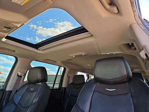 Used 2019 Cadillac Escalade ESV Luxury image 15