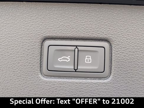 New 2025 Audi Q7 3.0T Prestige image 14