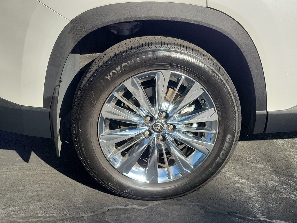 Used 2024 Toyota Grand Highlander AWD image 8