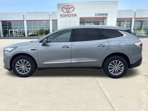 Used 2023 Buick Enclave Essence AWD/4WD image 2