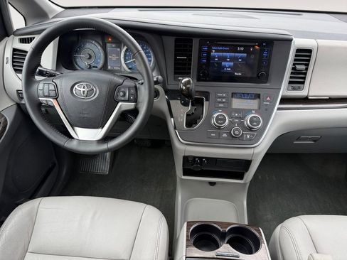 Used 2015 Toyota Sienna XLE AWD/4WD image 10