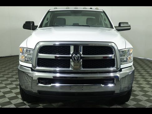 Used 2018 RAM 3500 Tradesman w/ Chrome Appearance Group AWD/4WD image 12