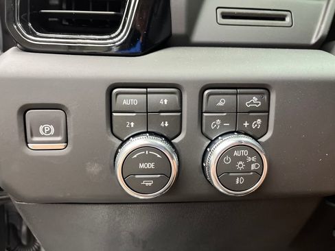 New 2026 GMC Sierra 2500 AT4 w/ AT4 Preferred Package AWD/4WD image 12