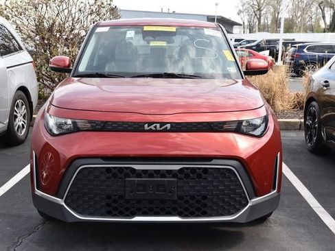 Used 2025 Kia Soul LX w/ LX Technology Package image 3
