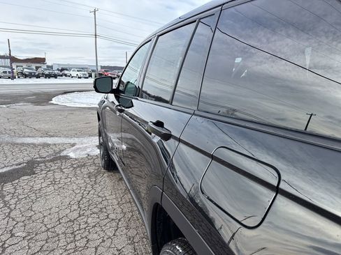 New 2025 Jeep Grand Cherokee Limited w/ Black Appearance Package AWD/4WD image 7