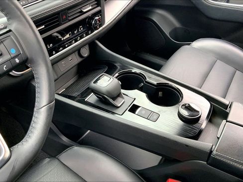 Used 2023 Nissan Rogue SV w/ SV Premium B Package image 13