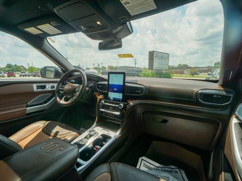 Used 2021 Ford Explorer King Ranch w/ Premium Technology Package image 32