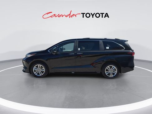 Certified 2026 Toyota Sienna Limited image 5