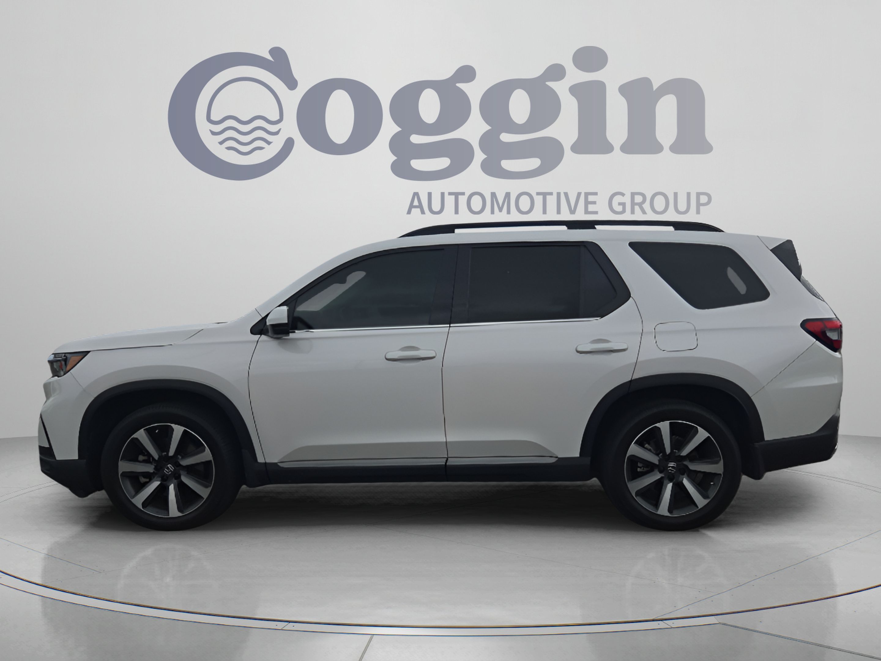 Certified 2023 Honda Pilot Touring image 2