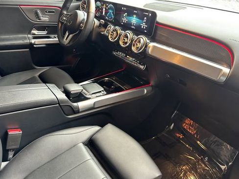 Used 2021 Mercedes-Benz GLB 250 w/ Premium Package image 19