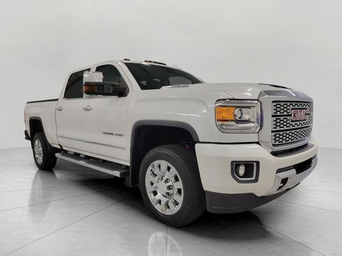 Used 2018 GMC Sierra 2500 Denali w/ Duramax Plus Package AWD/4WD image 1