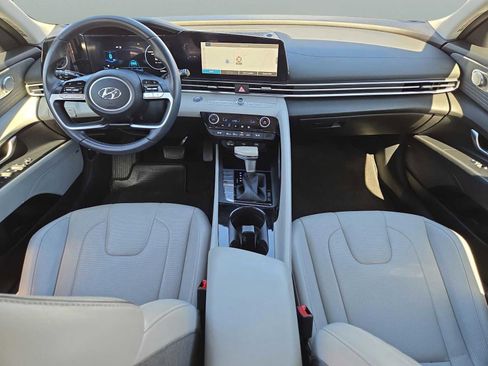 Used 2023 Hyundai Elantra Limited image 13