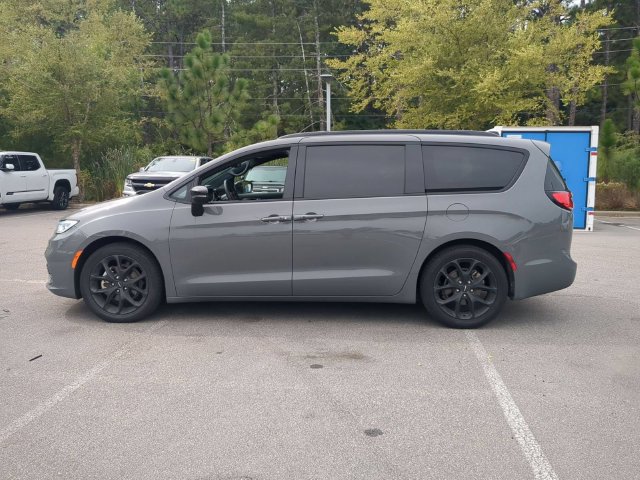 Used 2025 Chrysler Pacifica Limited FWD image 9