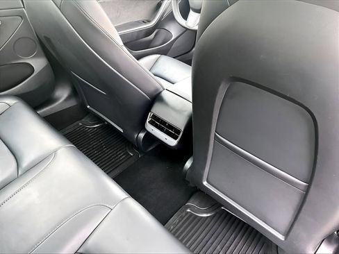 Used 2023 Tesla Model 3 Standard Range image 17