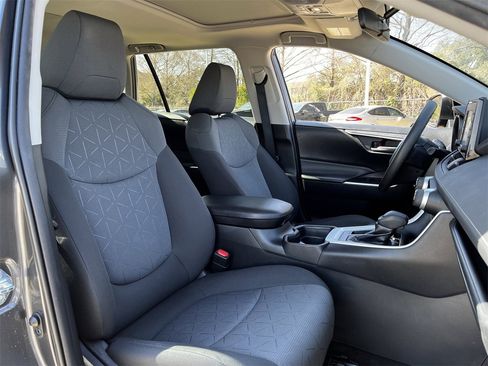 Used 2020 Toyota RAV4 XLE w/ Convenience Package image 26