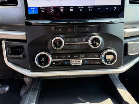 Used 2024 Ford Expedition Max XLT image 15