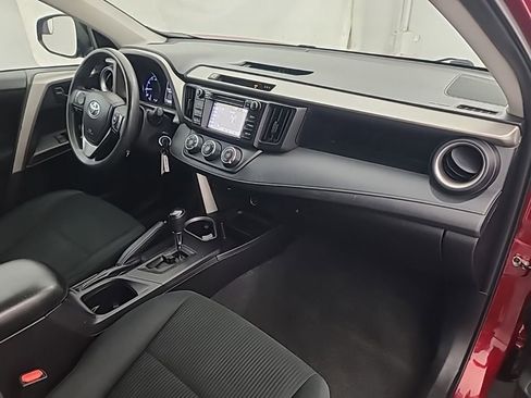 Used 2018 Toyota RAV4 LE AWD/4WD image 13