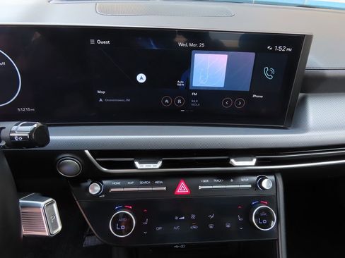 Used 2024 Hyundai Sonata SEL w/ Convenience Package image 16