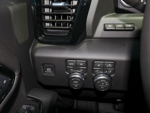 New 2026 GMC Sierra 3500 AT4 w/ AT4 Premium Plus Package AWD/4WD image 25