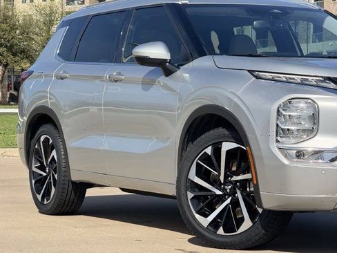 Used 2023 Mitsubishi Outlander SEL image 3