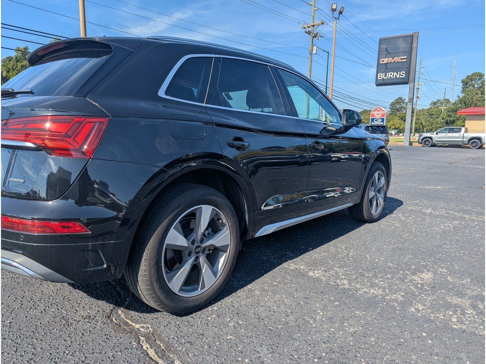 Used 2023 Audi Q5 2.0T Premium Plus w/ Premium Plus Package AWD/4WD image 3