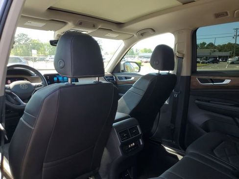 Certified 2025 Volkswagen Atlas SE w/ Panoramic Sunroof Package image 11