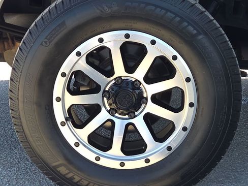 Used 2010 Ford F150 Lariat image 9