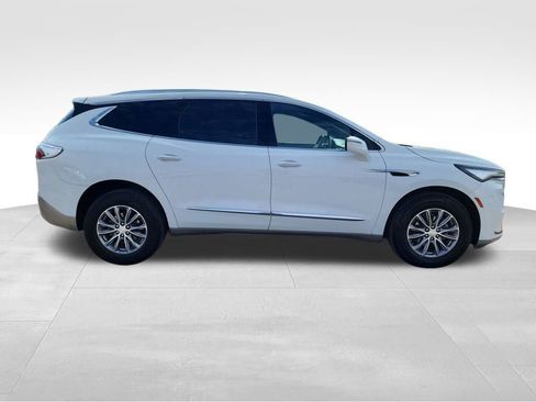 Used 2022 Buick Enclave Essence image 9