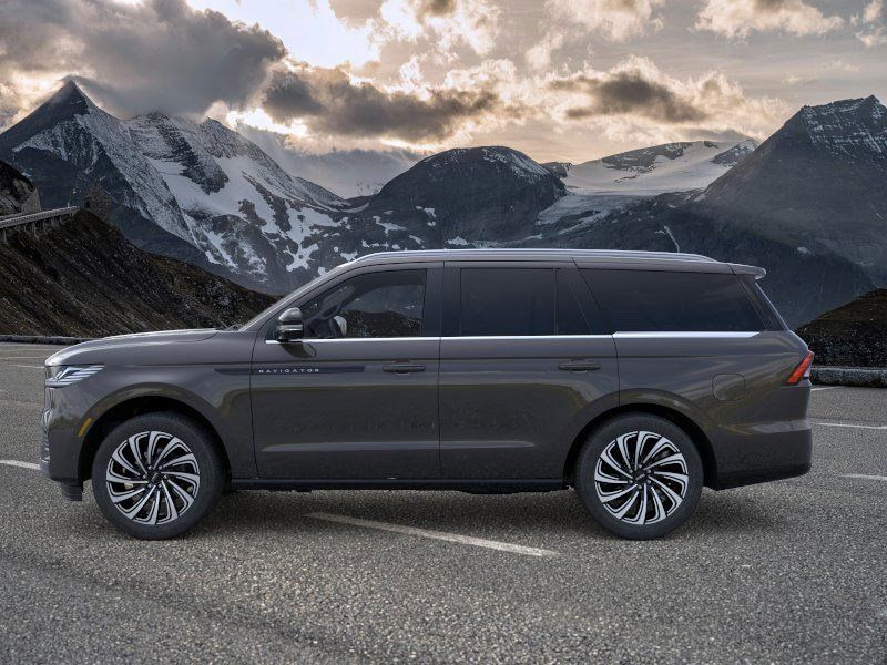 Used 2025 Lincoln Navigator Black Label AWD/4WD image 3