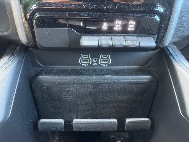 Used 2025 RAM 1500 Big Horn AWD/4WD image 18