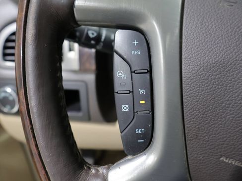 Used 2011 GMC Yukon XL Denali AWD/4WD image 30