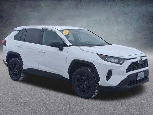 Used 2022 Toyota RAV4 LE image 3