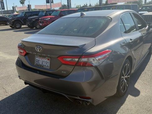 Used 2019 Toyota Camry SE FWD image 4