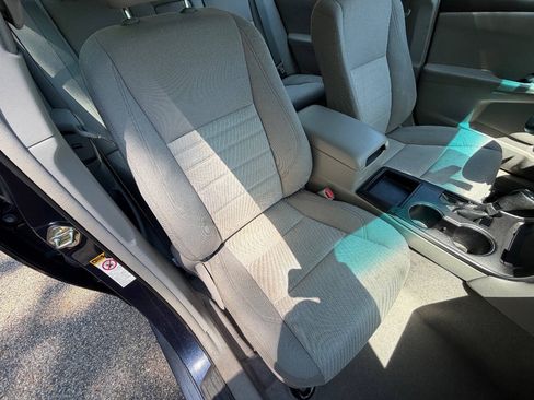 Used 2016 Toyota Camry LE FWD image 8