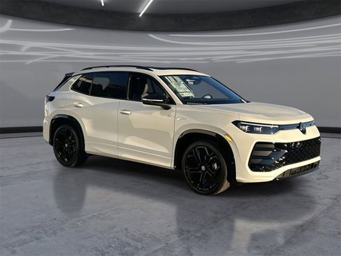 New 2026 Volkswagen Tiguan SE R-Line image 2
