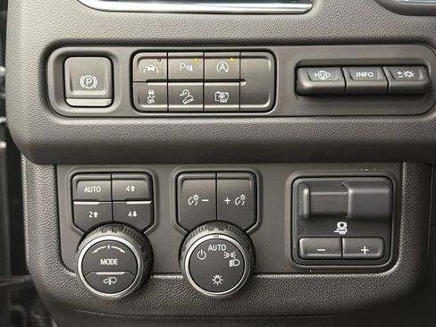 Used 2024 Chevrolet Suburban High Country AWD/4WD image 28