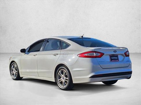Used 2016 Ford Fusion SE FWD image 8