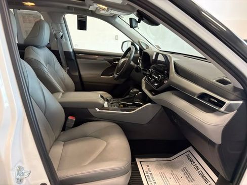 Used 2024 Toyota Highlander Platinum AWD/4WD image 27