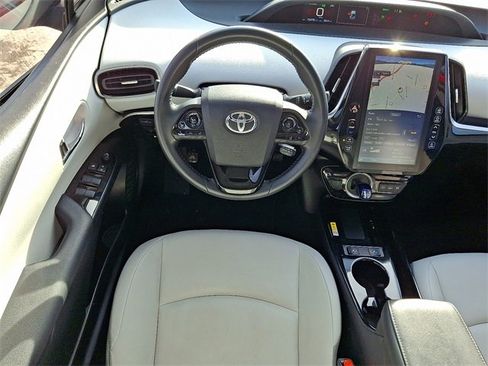 Used 2021 Toyota Prius Prime XLE image 11