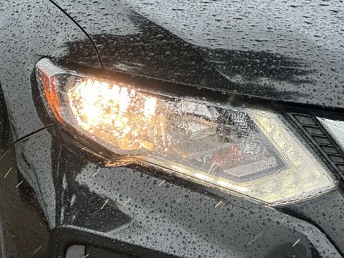 Used 2017 Nissan Rogue SL image 33