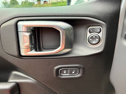 Used 2023 Jeep Wrangler Unlimited w/ Sun & Screen Package AWD/4WD image 12
